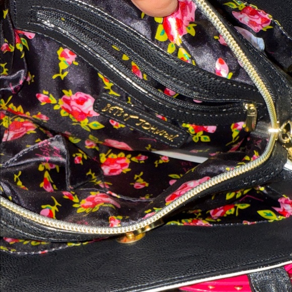 NWOT BETSEY JOHNSON Striped Black and White Bag with Pink BoW - Picture 9 of 13